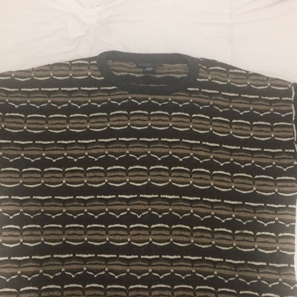 Norther Isles sweater. Size:Large